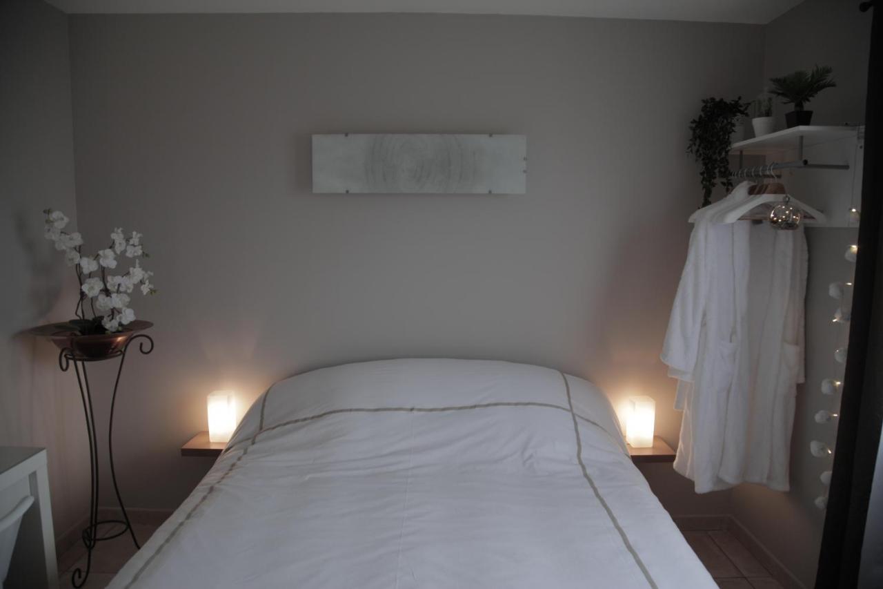 Au Doux Repos Bed & Breakfast Lucbardez-et-Bargues ภายนอก รูปภาพ