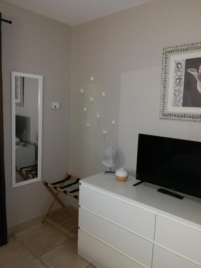 Au Doux Repos Bed & Breakfast Lucbardez-et-Bargues ภายนอก รูปภาพ